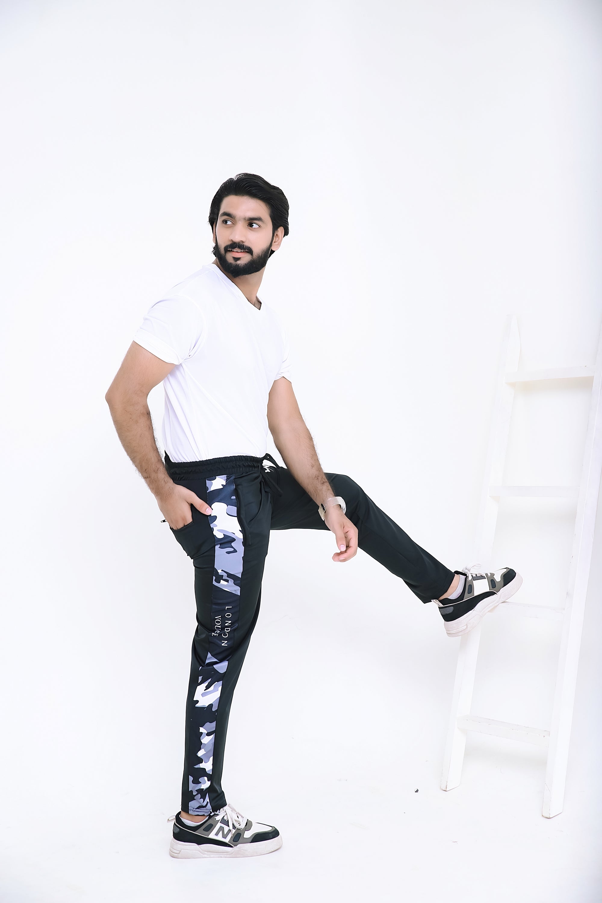 LV PREMIUM 4 WAY STRETCHABLE UNISEX BLACK CAMO TROUSER 005